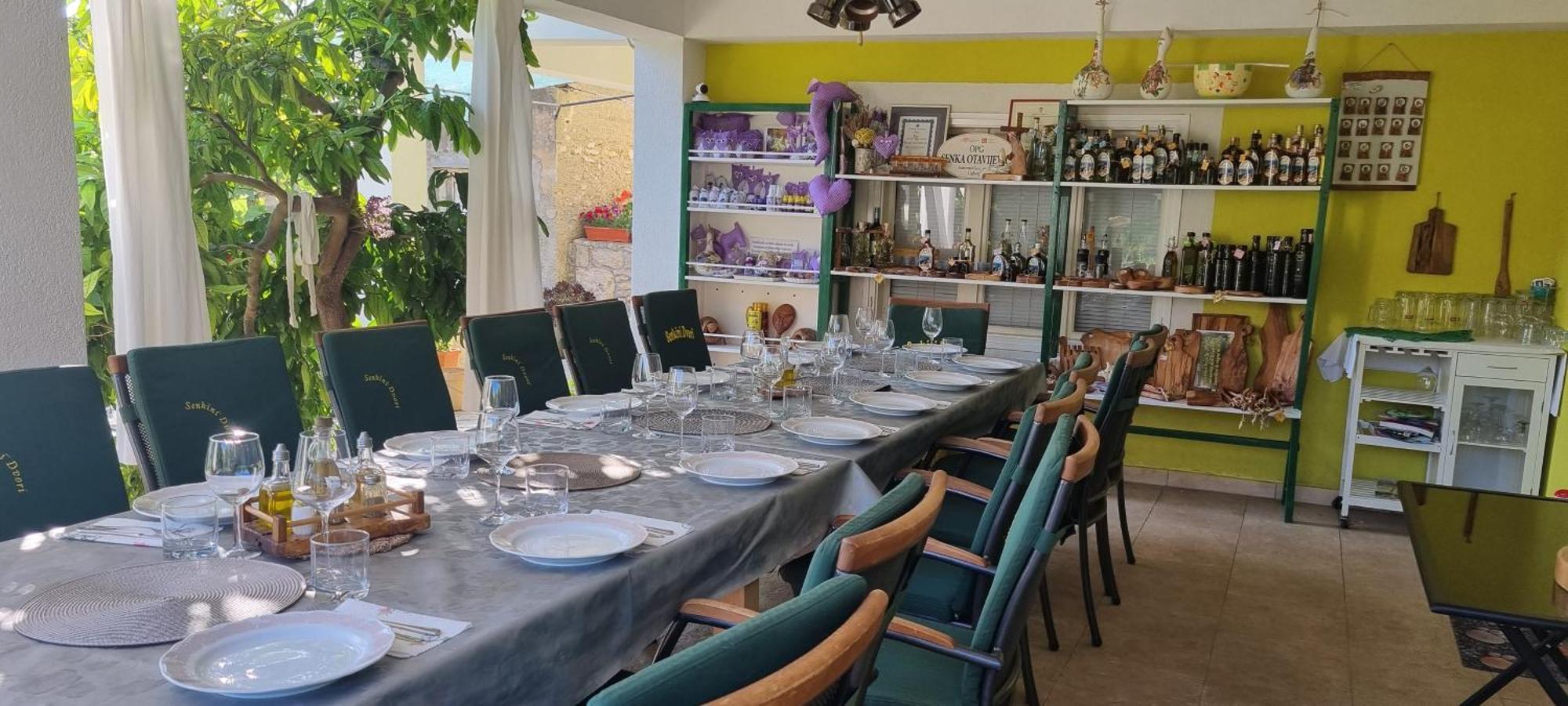 Senkini Dvori Apartment Sutomiscica Bagian luar foto