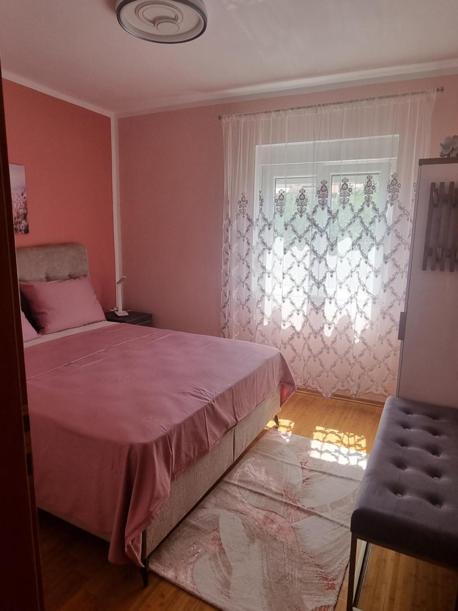 Senkini Dvori Apartment Sutomiscica Bagian luar foto
