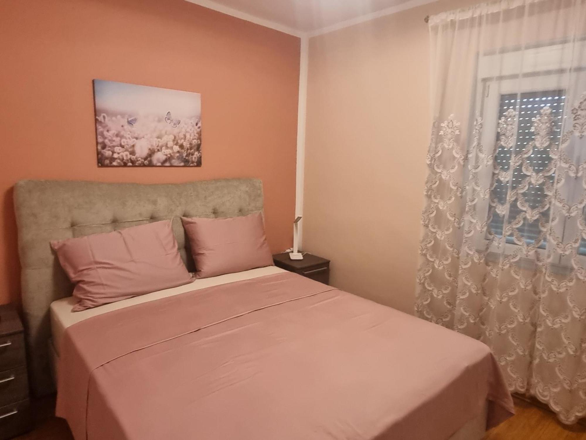 Senkini Dvori Apartment Sutomiscica Bagian luar foto