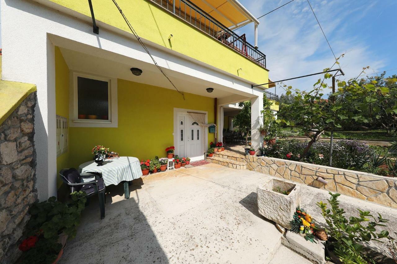 Senkini Dvori Apartment Sutomiscica Bagian luar foto
