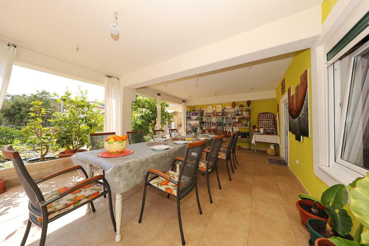 Senkini Dvori Apartment Sutomiscica Bagian luar foto