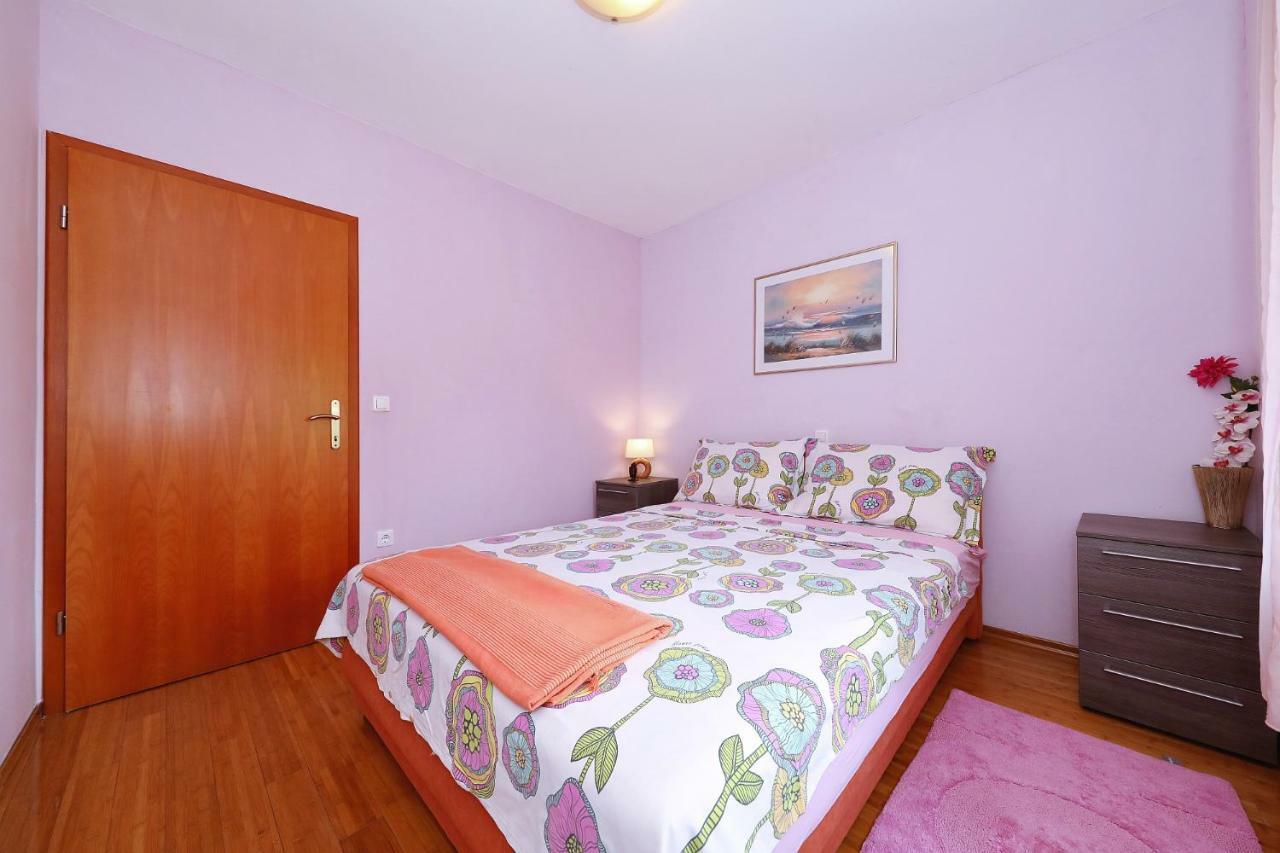 Senkini Dvori Apartment Sutomiscica Bagian luar foto