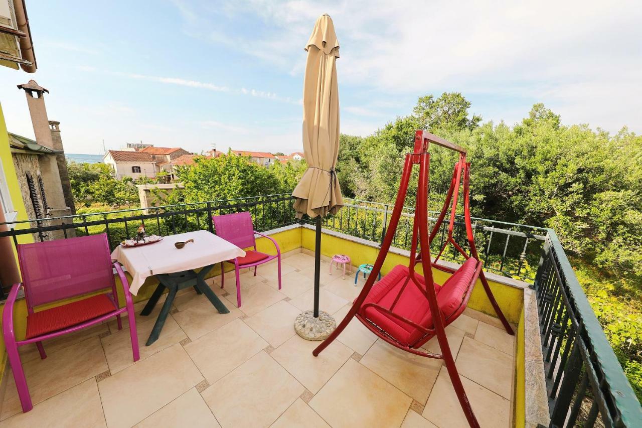 Senkini Dvori Apartment Sutomiscica Bagian luar foto