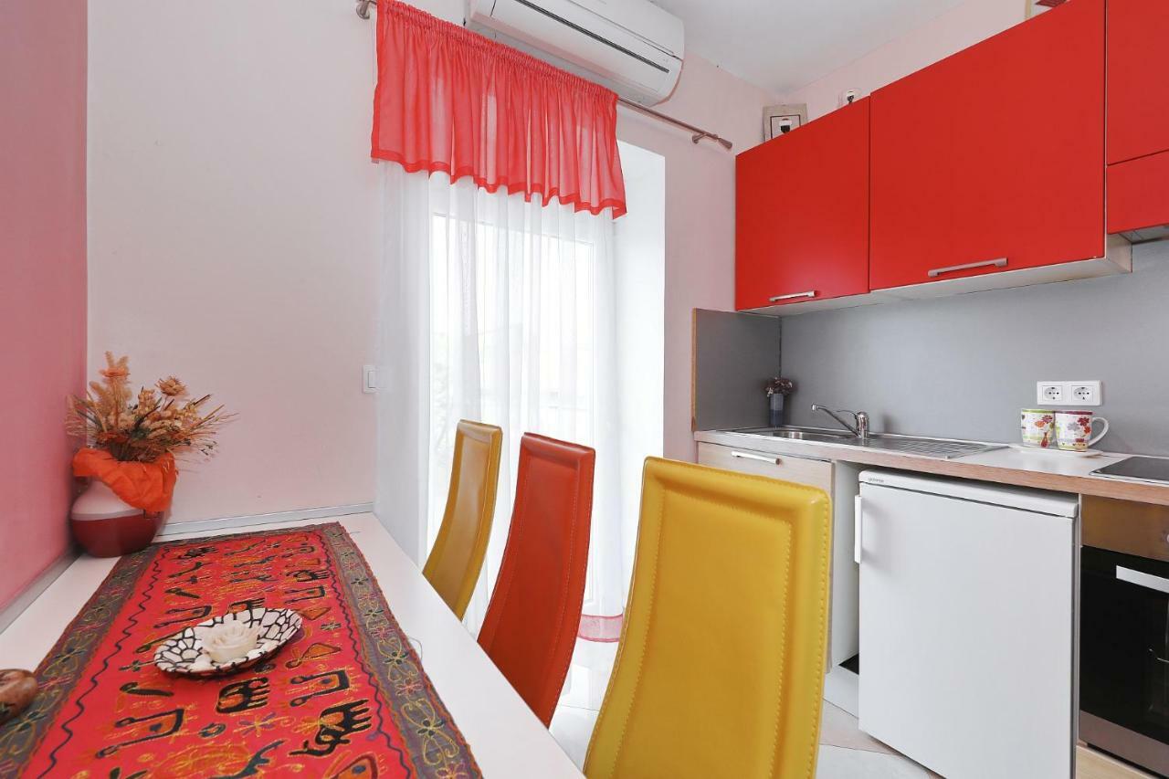 Senkini Dvori Apartment Sutomiscica Bagian luar foto