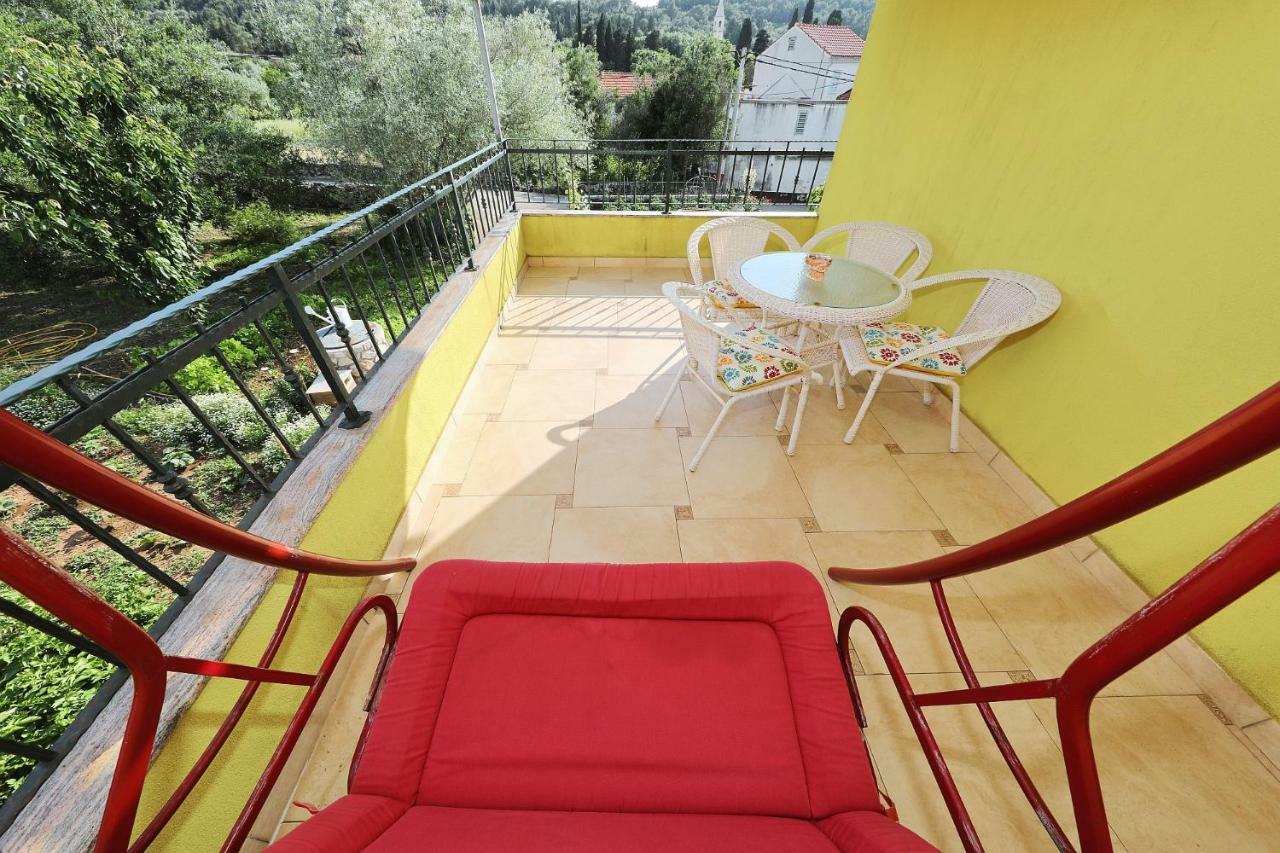 Senkini Dvori Apartment Sutomiscica Bagian luar foto