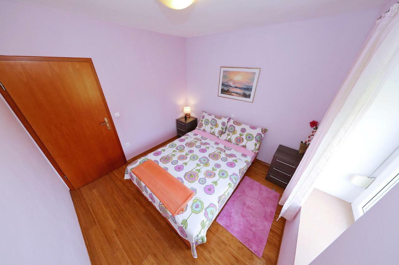 Senkini Dvori Apartment Sutomiscica Bagian luar foto